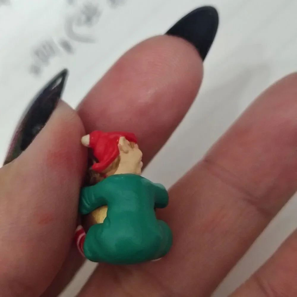VTGHallmark  Load of Cheer  Elf Holding on to Globe Ornament - Miniature